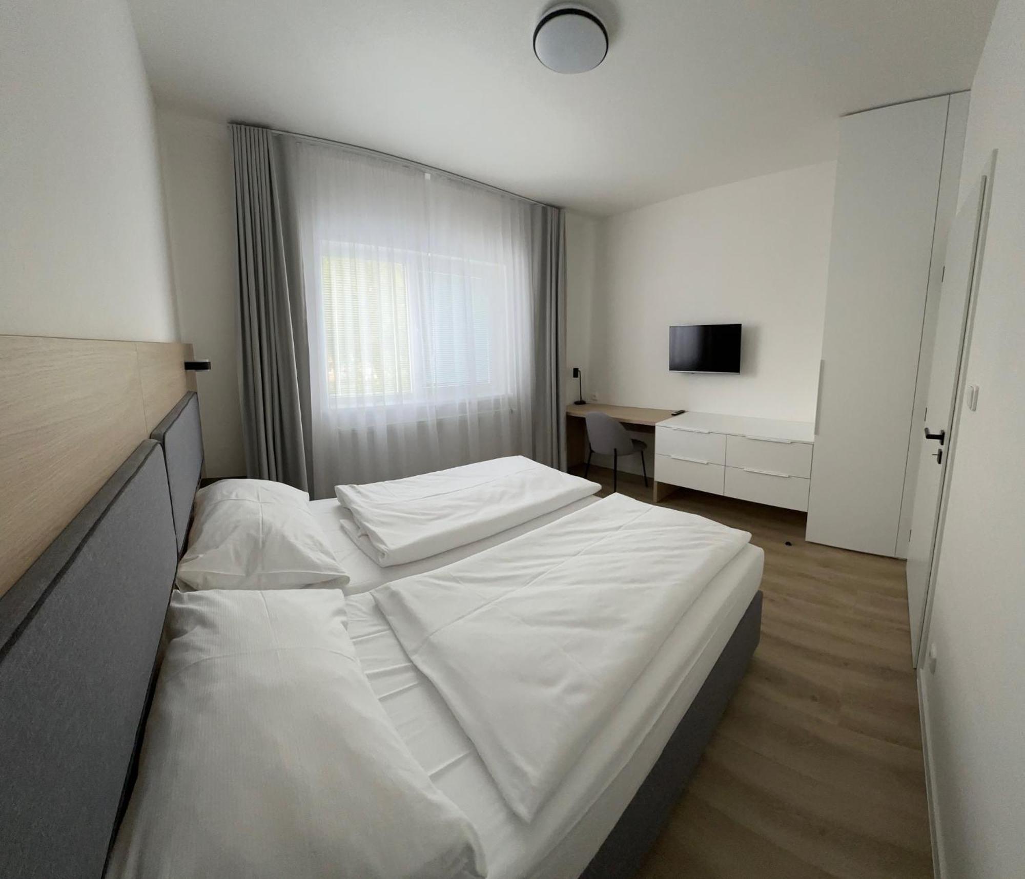Hotel Kapitol Мост Екстер'єр фото