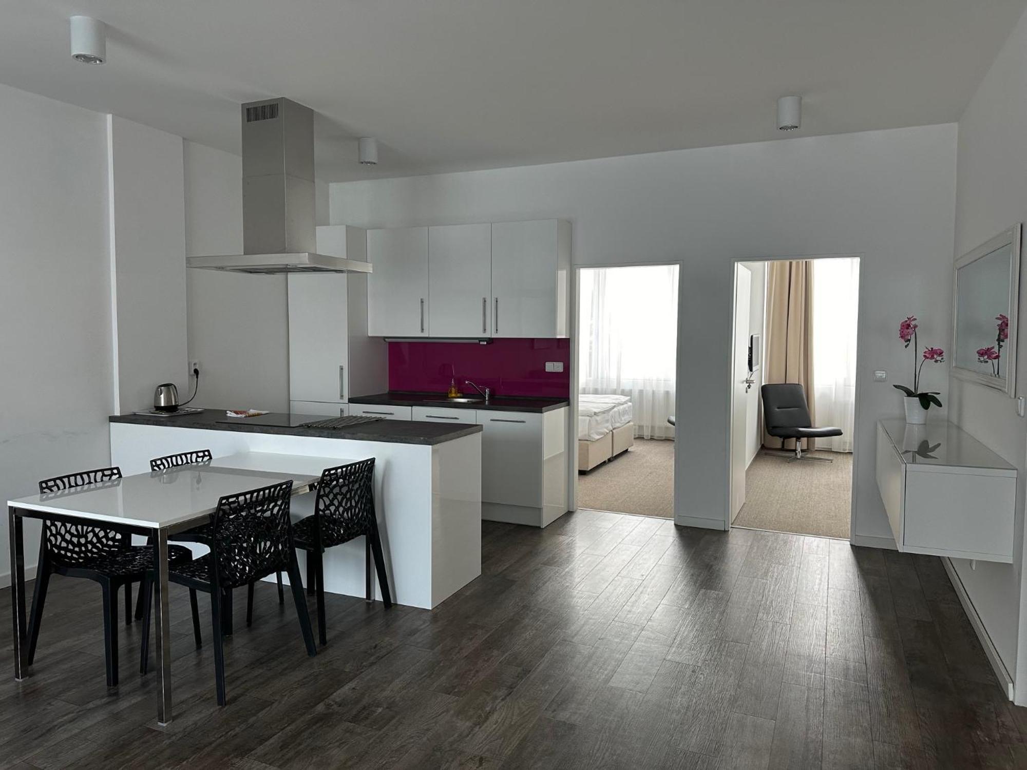 Hotel Kapitol Мост Екстер'єр фото