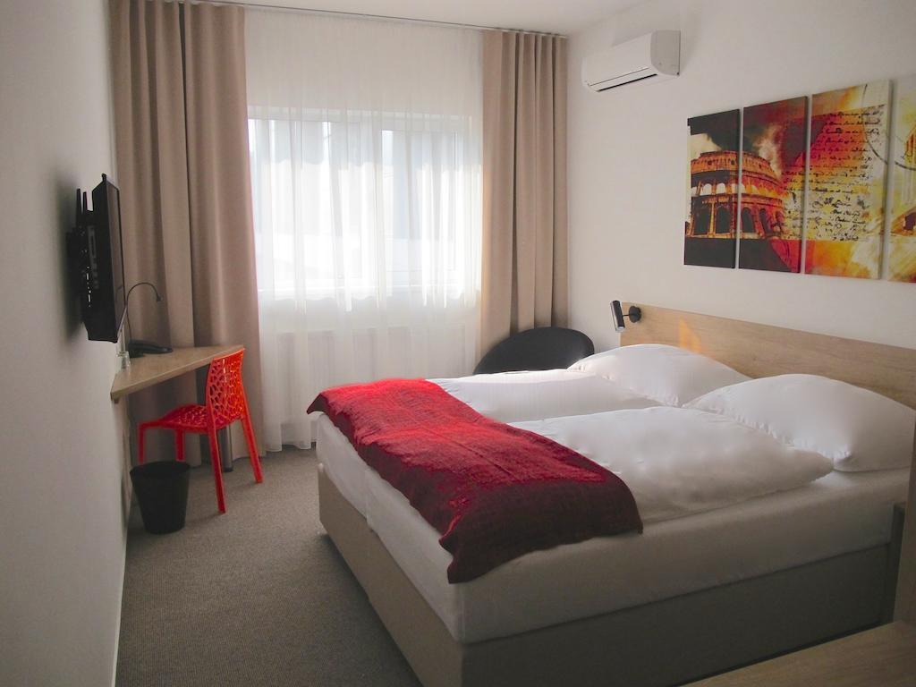 Hotel Kapitol Мост Екстер'єр фото