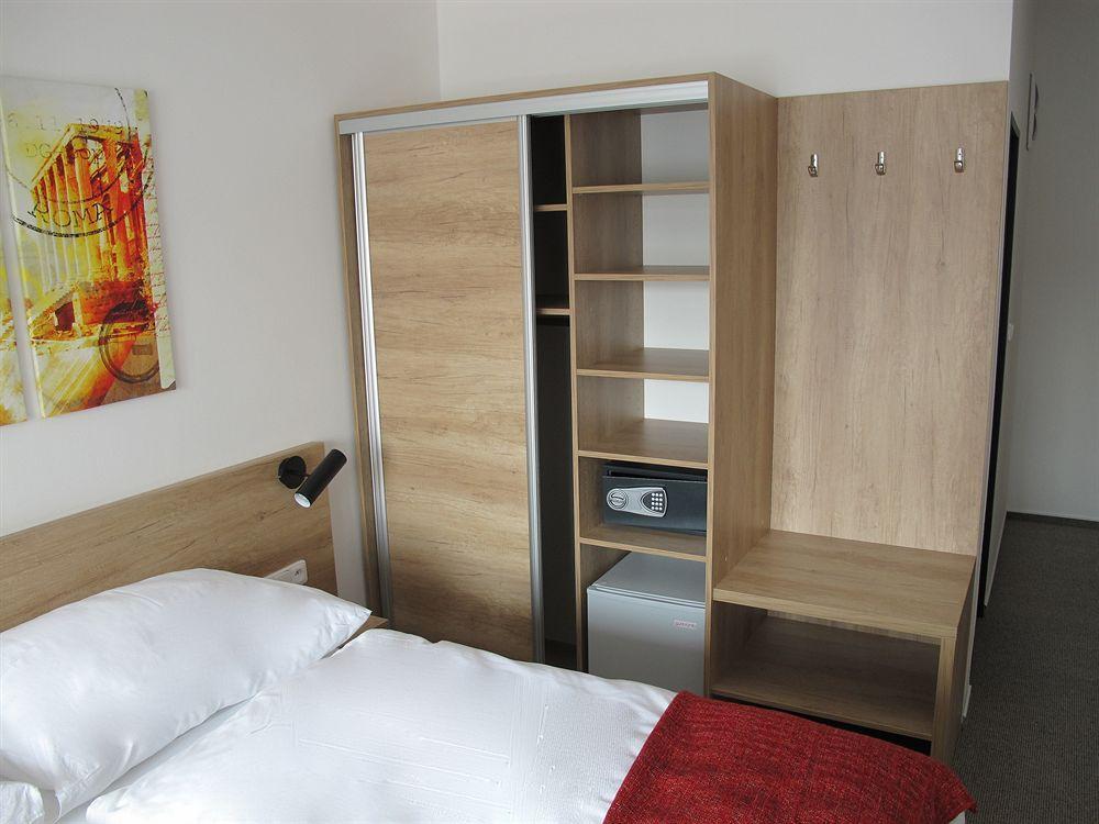 Hotel Kapitol Мост Екстер'єр фото